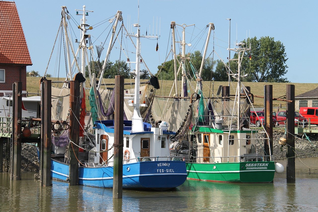 fishing-cutter-7900989_1280